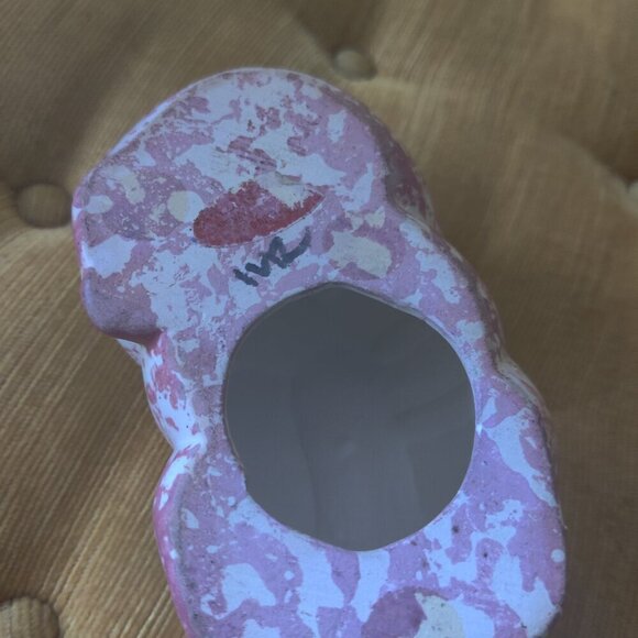 A Pig in ceramic form decorated with rose sponge splatters, A large 8" long x 4" - Picture 7 of 7